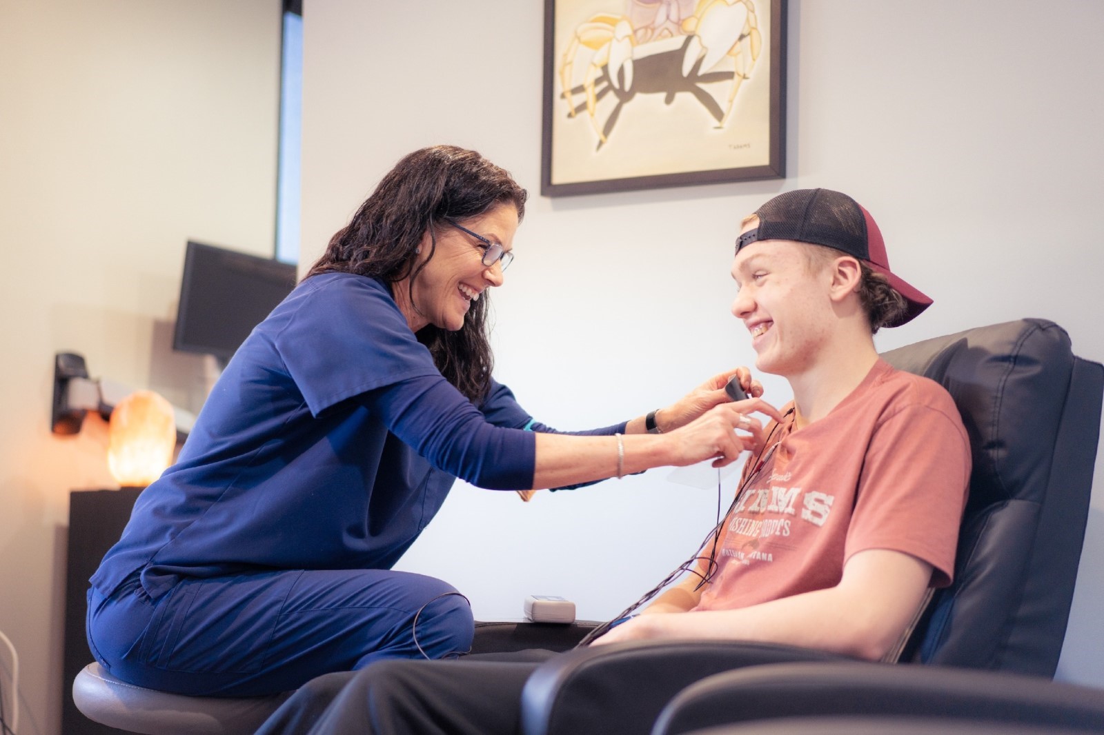Balance Wellspace Practitioner applying FSM therapy to patient’s arm
